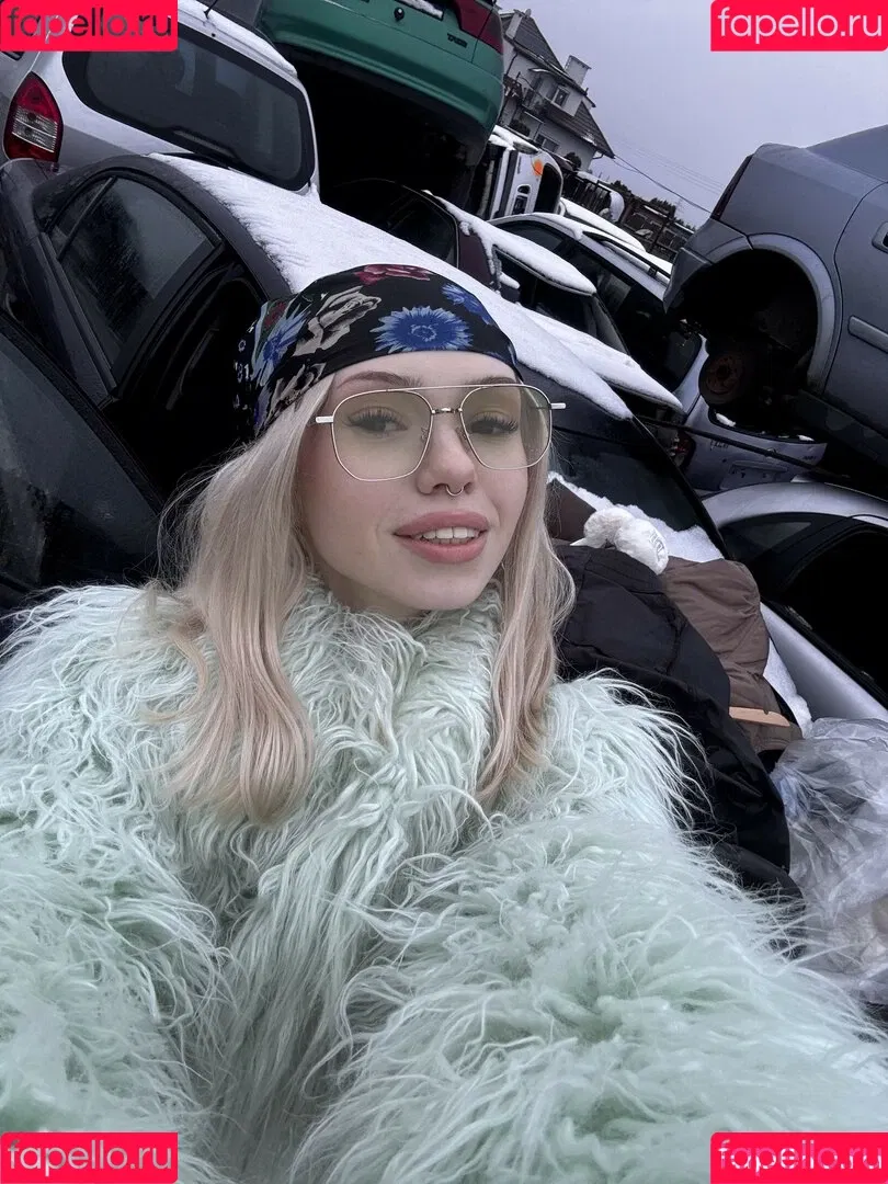 Mia_bluebird / clarathestudent / miabluebird Onlyfans Photo Gallery 