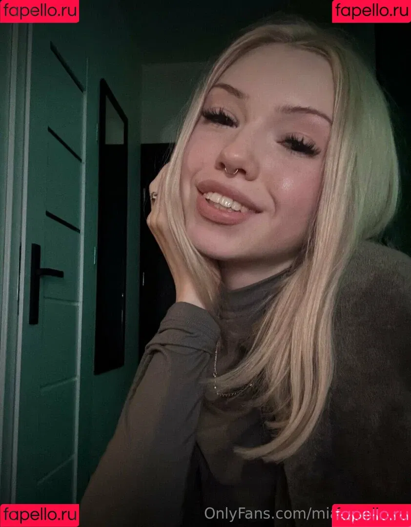 Mia_bluebird / clarathestudent / miabluebird Onlyfans Photo Gallery 