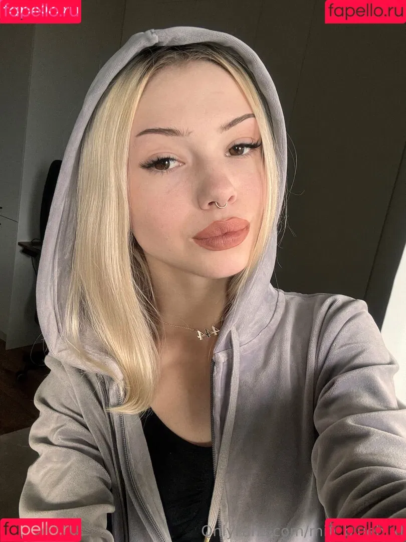 Mia_bluebird / clarathestudent / miabluebird Onlyfans Photo Gallery 