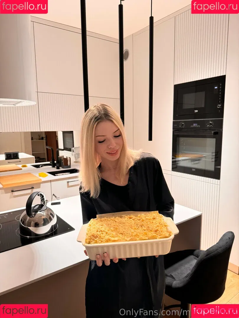 Mia_bluebird / clarathestudent / miabluebird Onlyfans Photo Gallery 