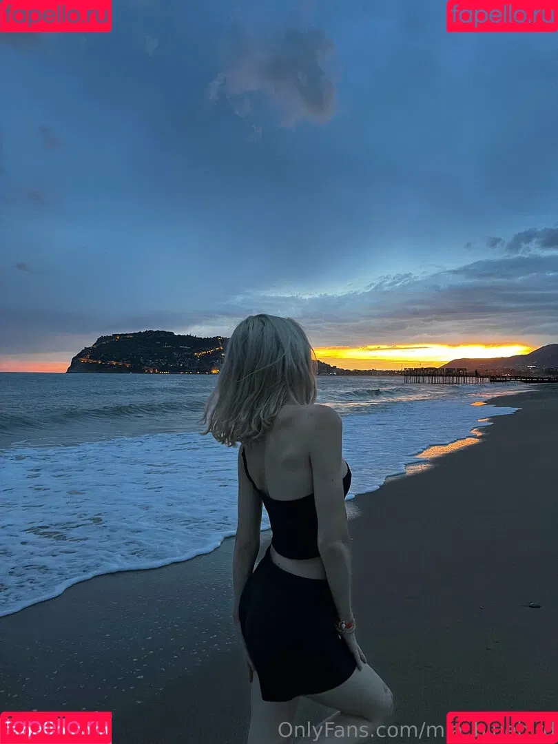 Mia_bluebird / clarathestudent / miabluebird Onlyfans Photo Gallery 