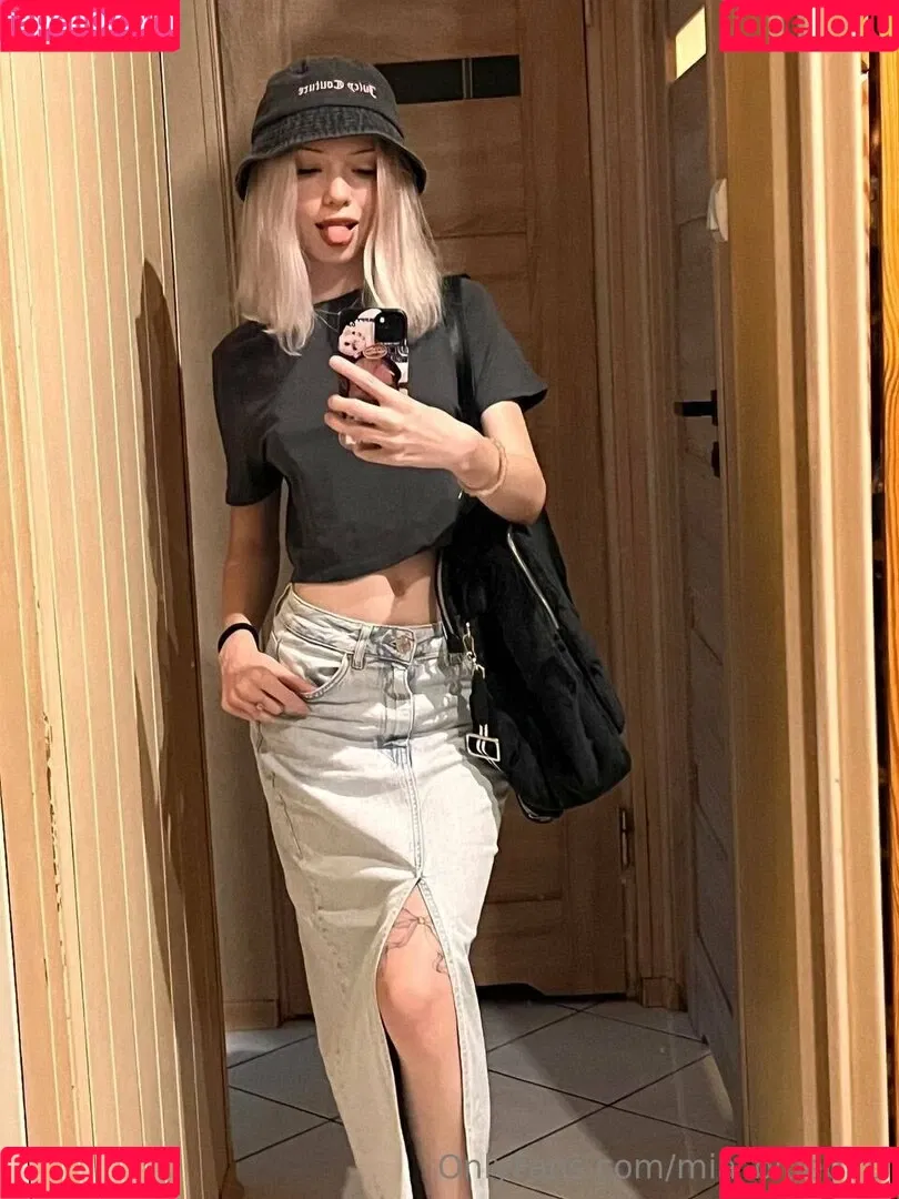 Mia_bluebird / clarathestudent / miabluebird Onlyfans Photo Gallery 