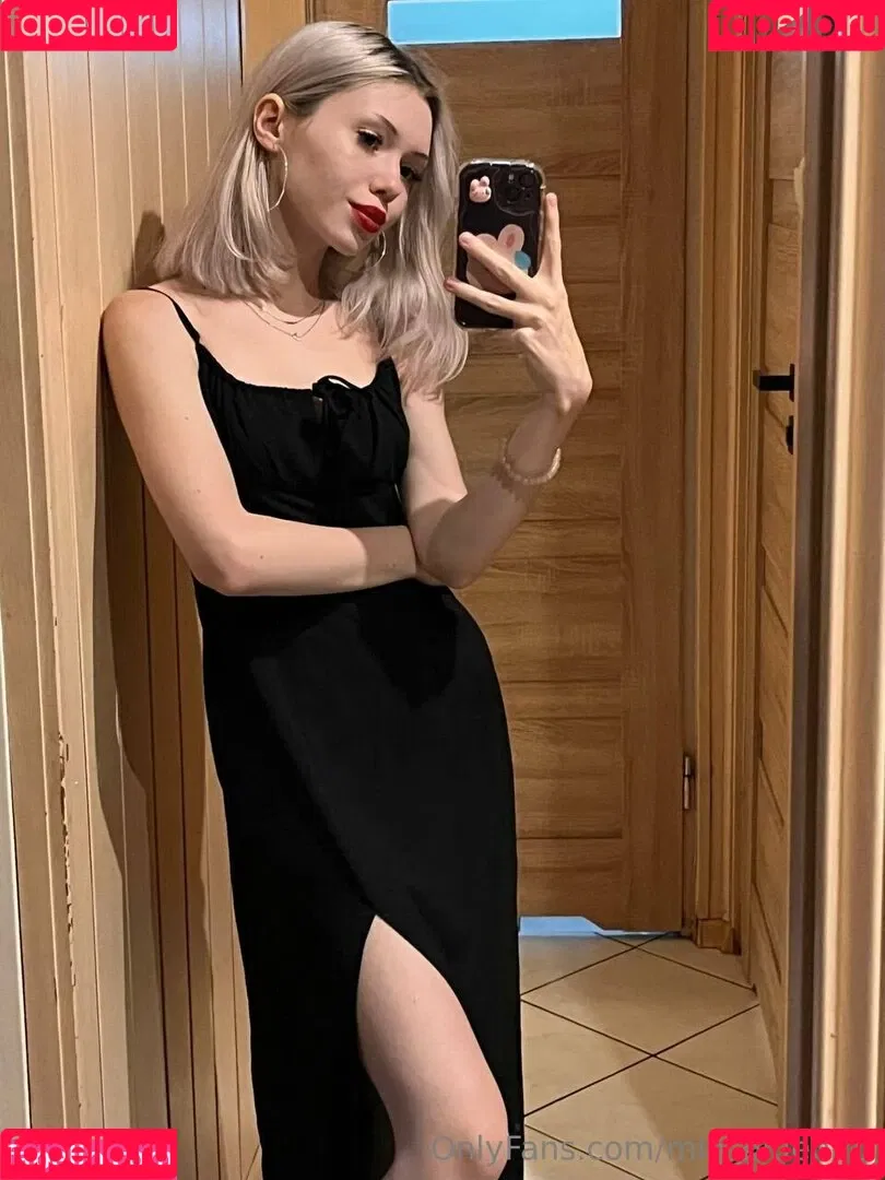 Mia_bluebird / clarathestudent / miabluebird Onlyfans Photo Gallery 