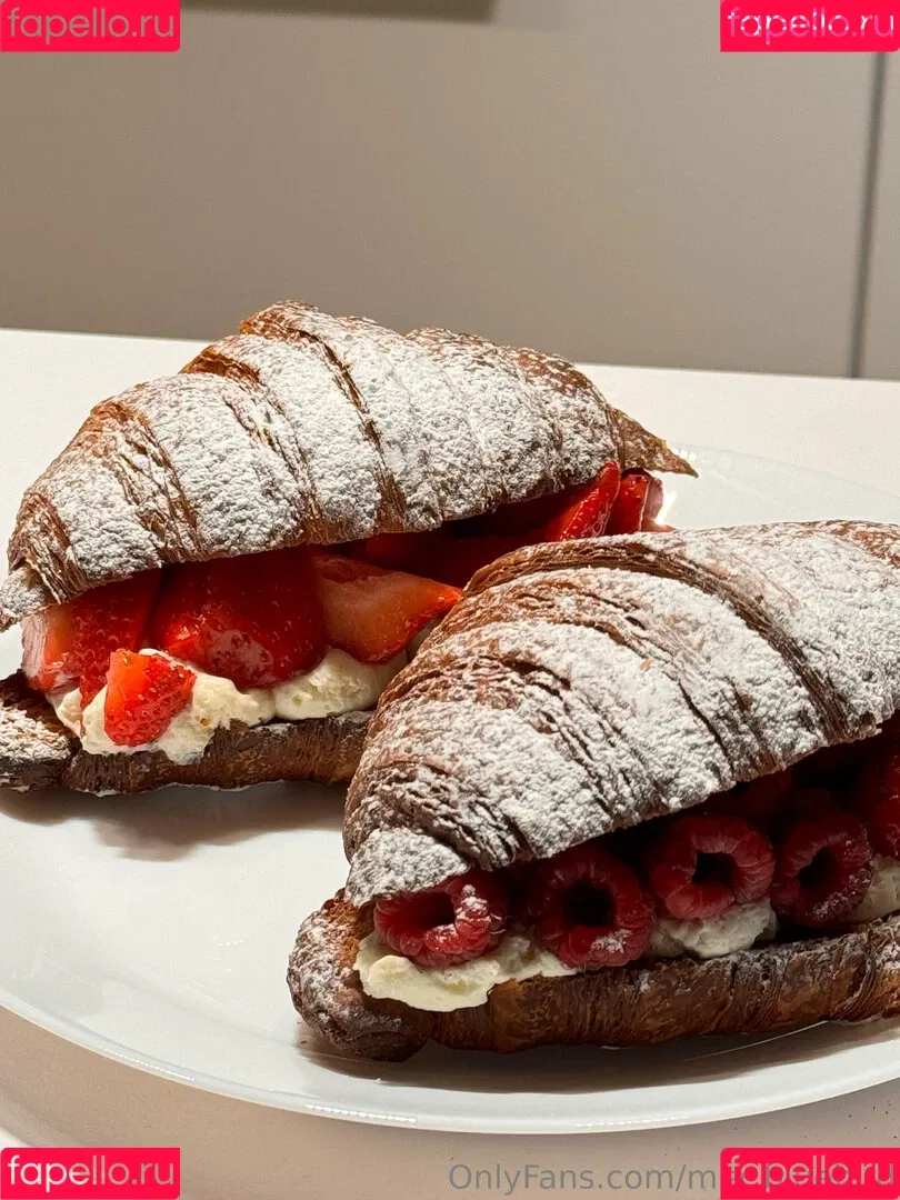 Mia_bluebird / clarathestudent / miabluebird Onlyfans Photo Gallery 