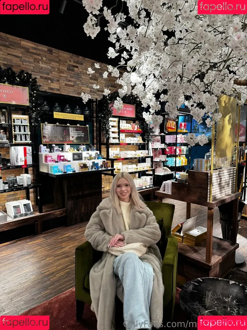 Mia_bluebird / clarathestudent / miabluebird Onlyfans Photo Gallery 