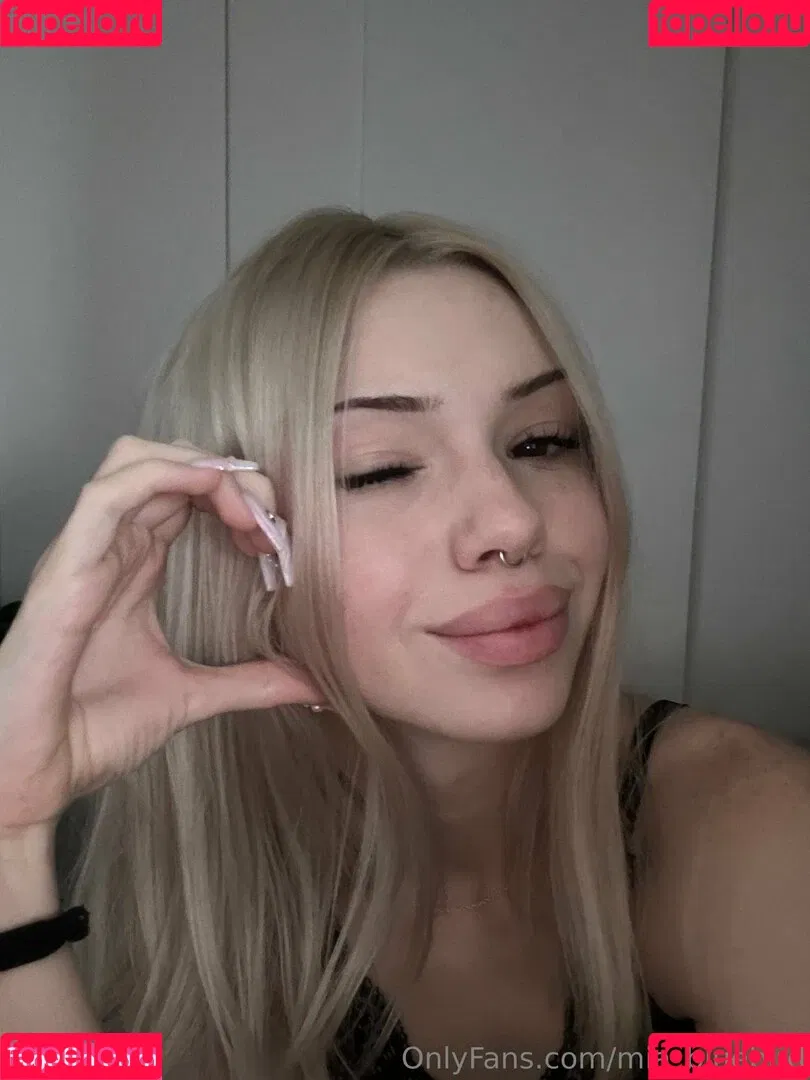 Mia_bluebird / clarathestudent / miabluebird Onlyfans Photo Gallery 