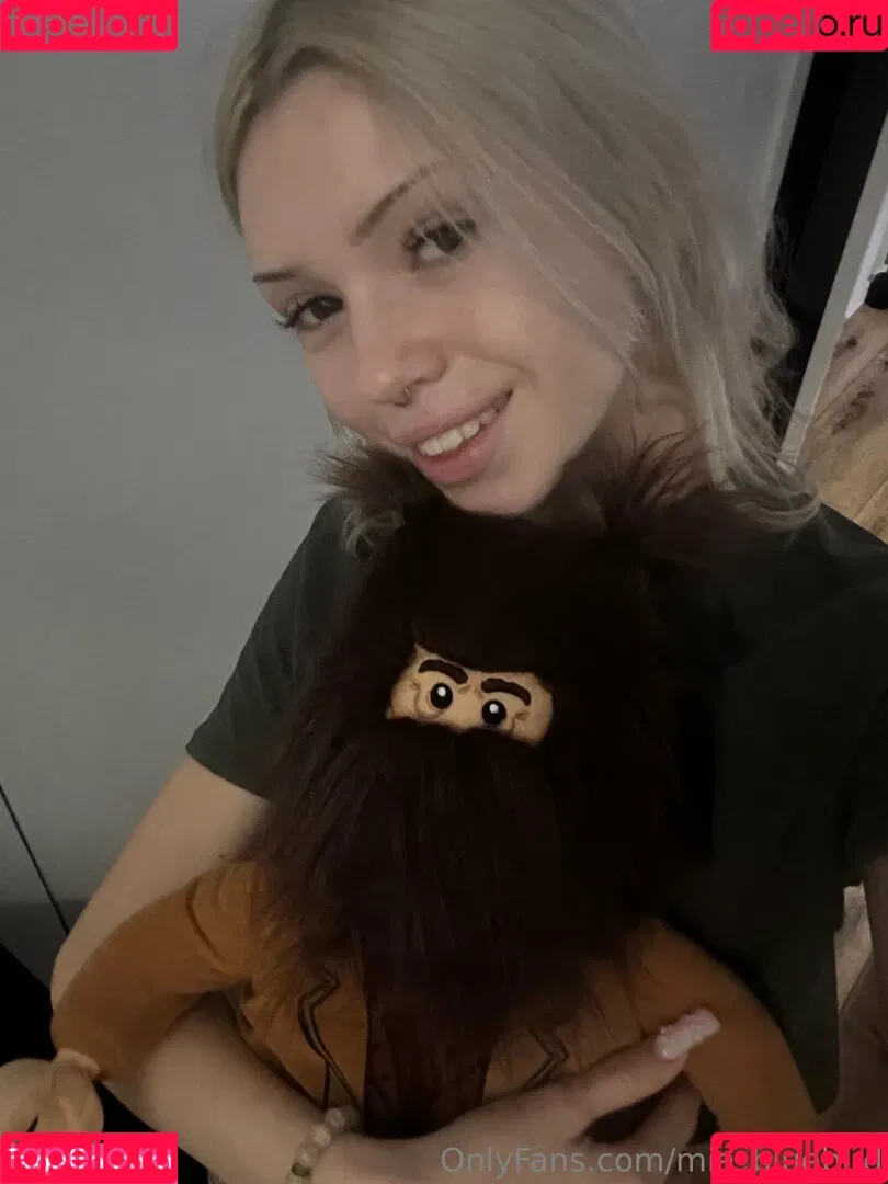 Mia_bluebird / clarathestudent / miabluebird Onlyfans Photo Gallery 