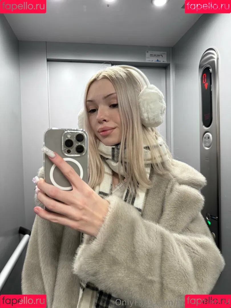 Mia_bluebird / clarathestudent / miabluebird Onlyfans Photo Gallery 