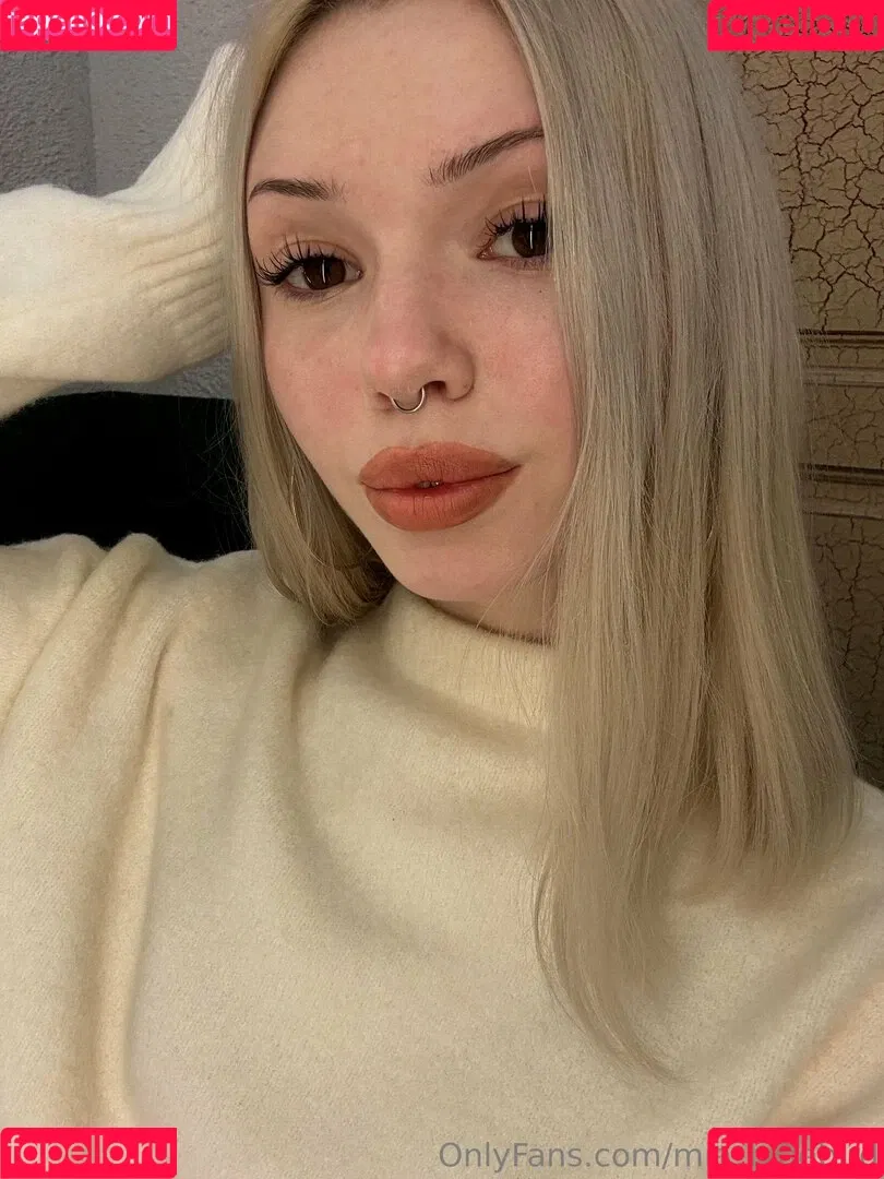 Mia_bluebird / clarathestudent / miabluebird Onlyfans Photo Gallery 