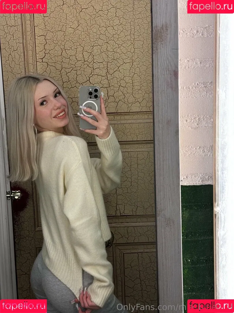 Mia_bluebird / clarathestudent / miabluebird Onlyfans Photo Gallery 