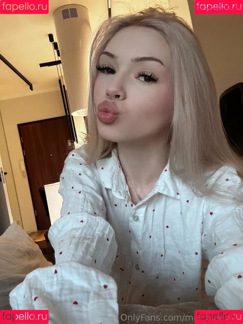 Mia_bluebird / clarathestudent / miabluebird Onlyfans Photo Gallery 