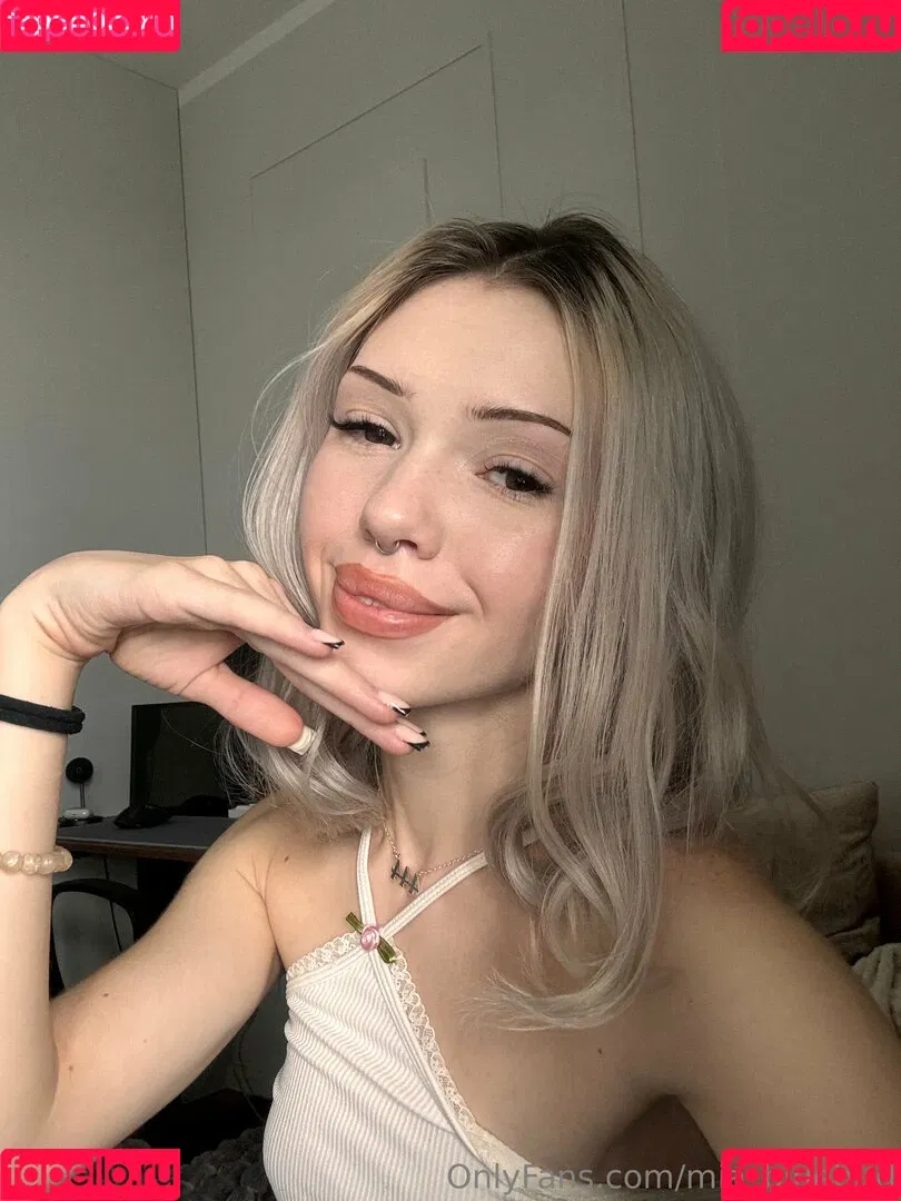 Mia_bluebird / clarathestudent / miabluebird Onlyfans Photo Gallery 