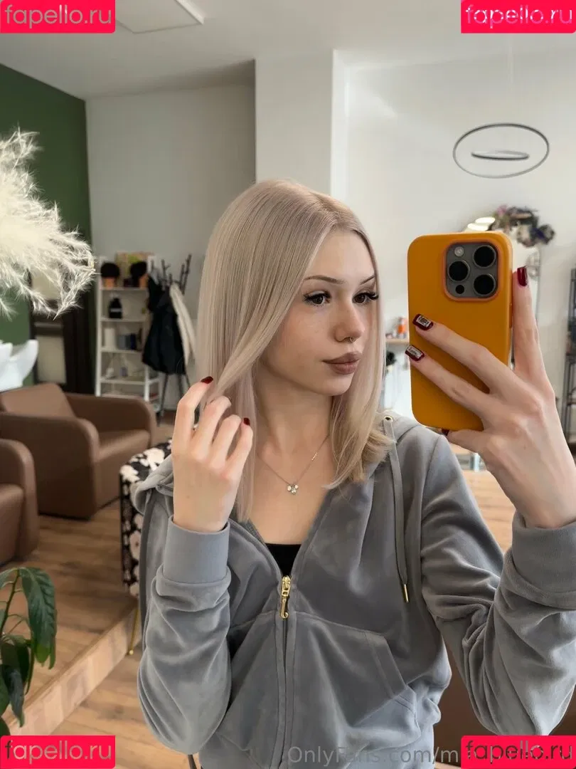 Mia_bluebird / clarathestudent / miabluebird Onlyfans Photo Gallery 