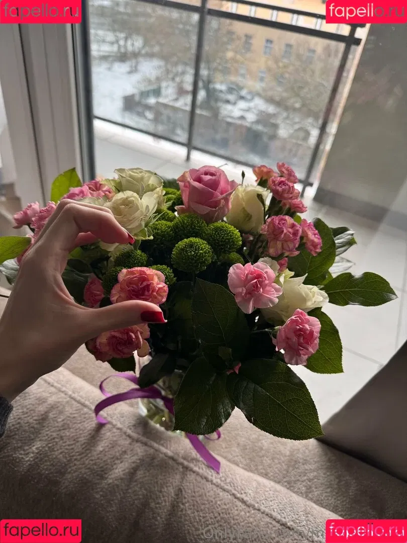 Mia_bluebird / clarathestudent / miabluebird Onlyfans Photo Gallery 