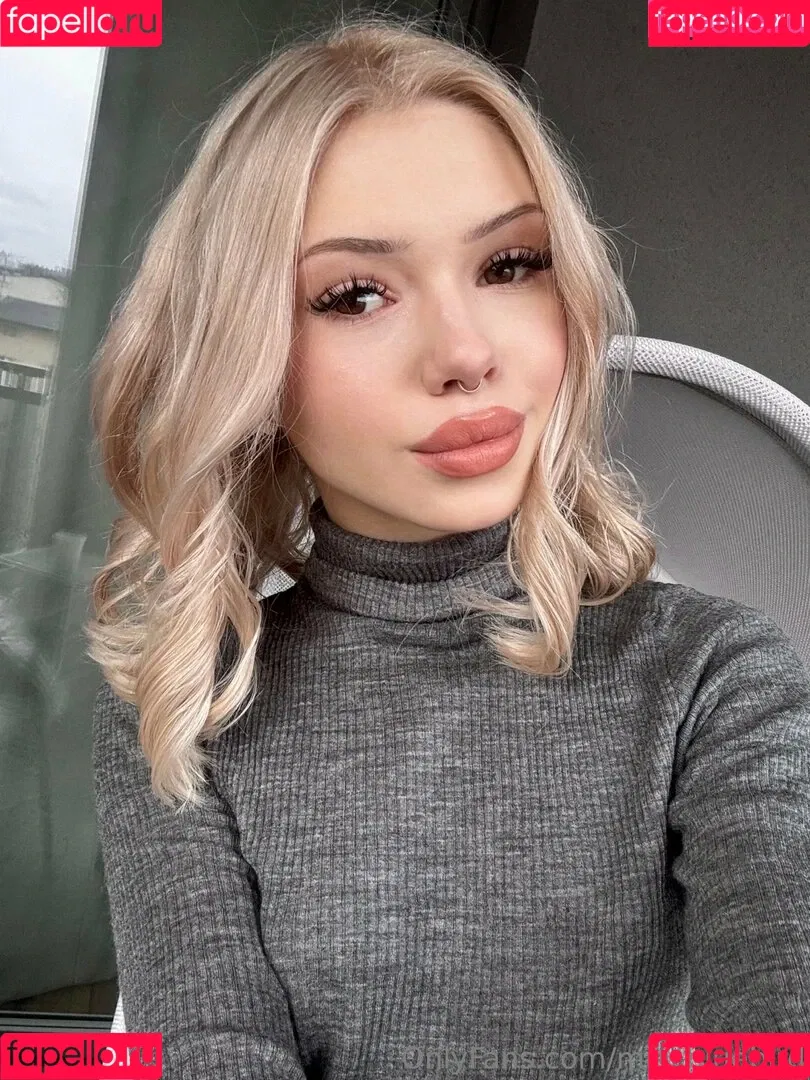 Mia_bluebird / clarathestudent / miabluebird Onlyfans Photo Gallery 