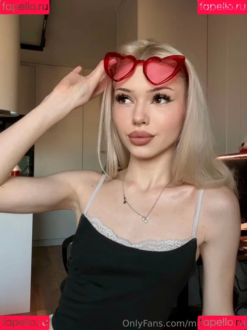 Mia_bluebird / clarathestudent / miabluebird Onlyfans Photo Gallery 