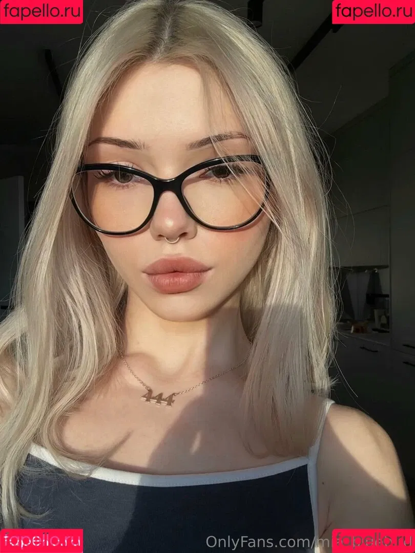 Mia_bluebird / clarathestudent / miabluebird Onlyfans Photo Gallery 