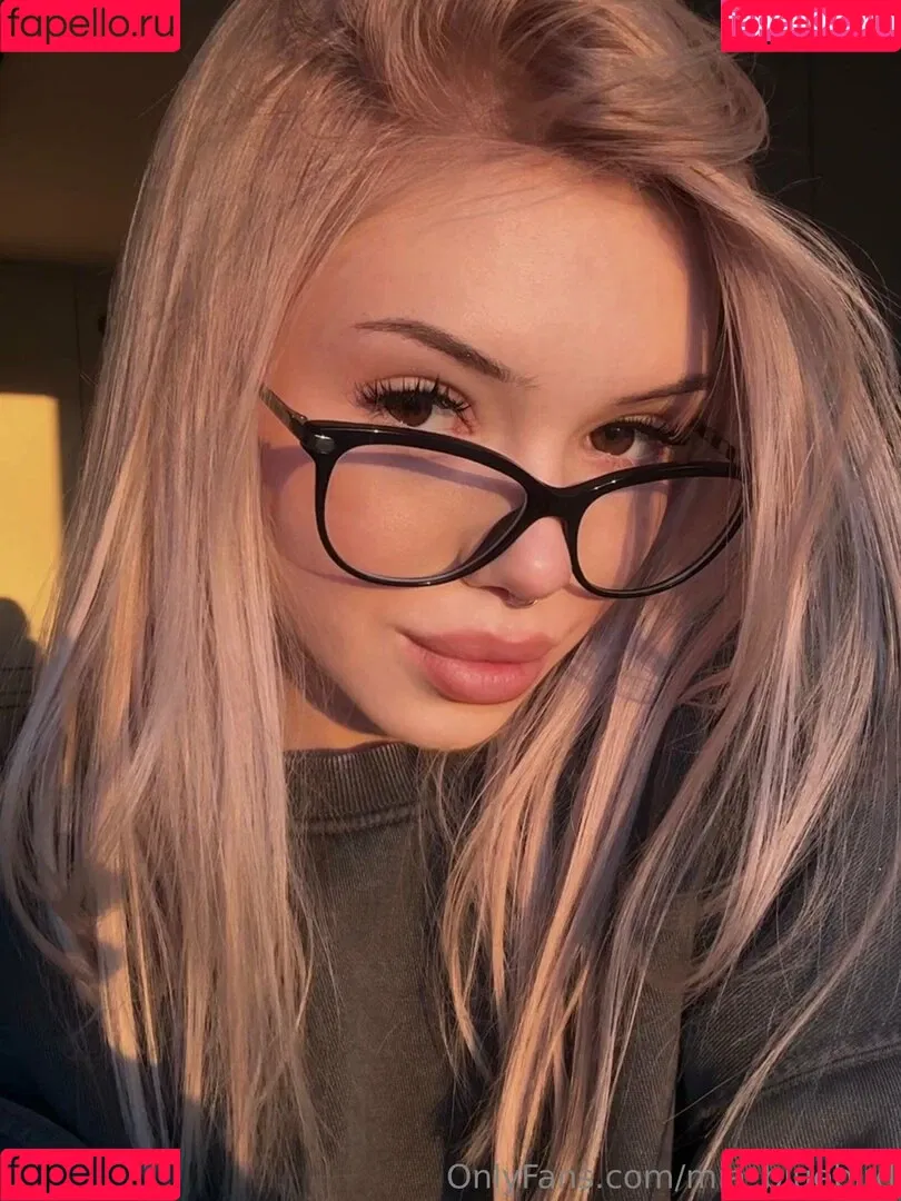 Mia_bluebird / clarathestudent / miabluebird Onlyfans Photo Gallery 