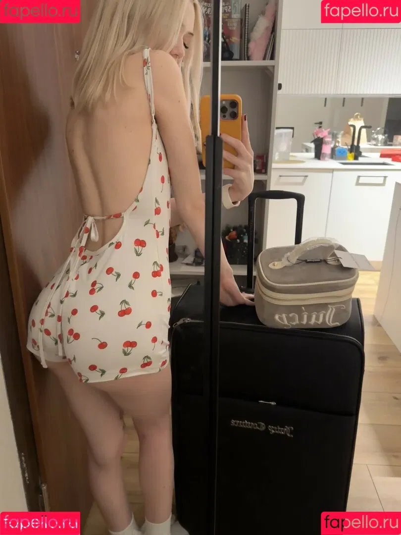 Mia_bluebird / clarathestudent / miabluebird Onlyfans Photo Gallery 