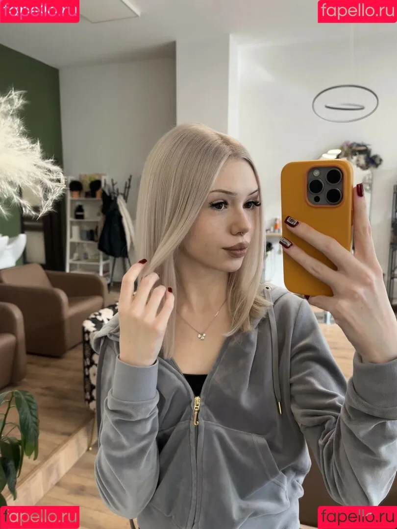 Mia_bluebird / clarathestudent / miabluebird Onlyfans Photo Gallery 