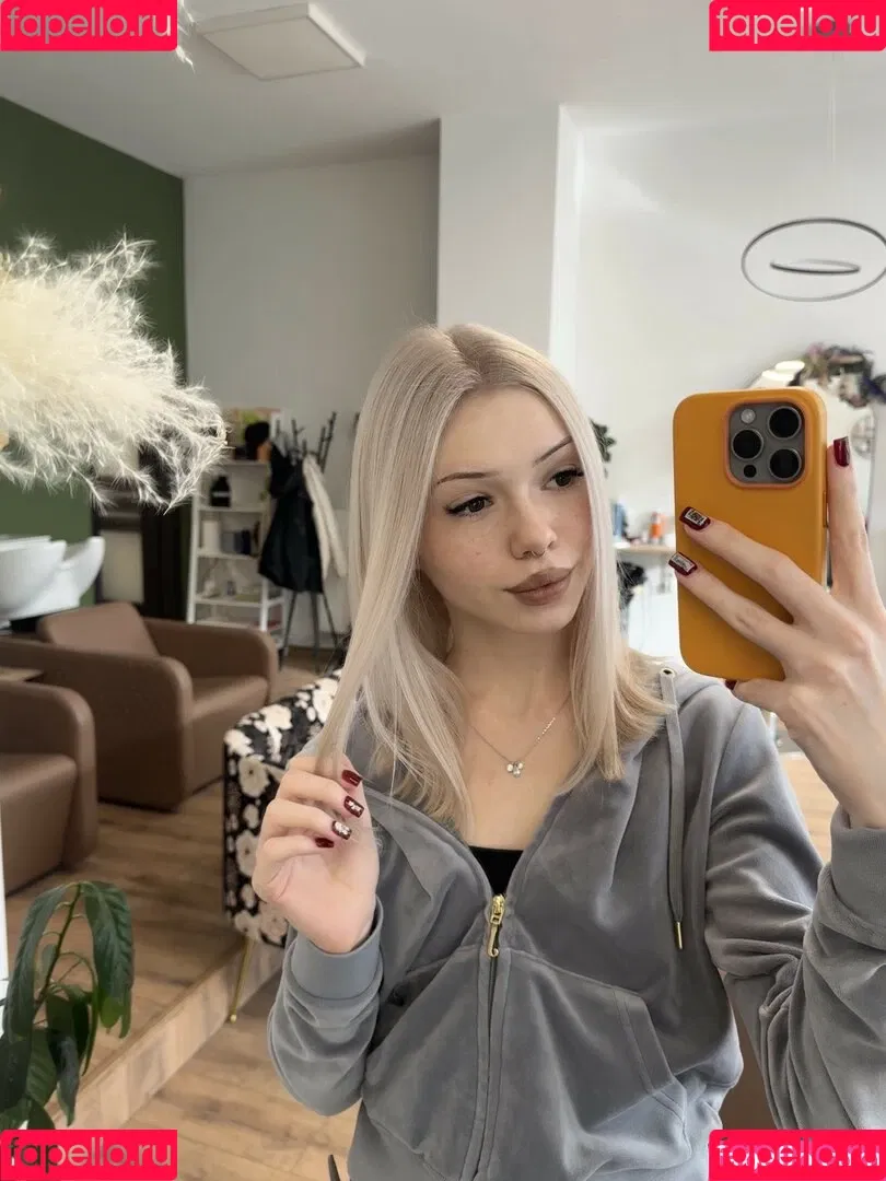 Mia_bluebird / clarathestudent / miabluebird Onlyfans Photo Gallery 