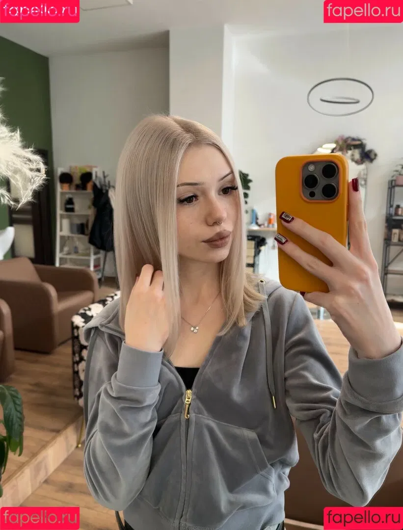 Mia_bluebird / clarathestudent / miabluebird Onlyfans Photo Gallery 