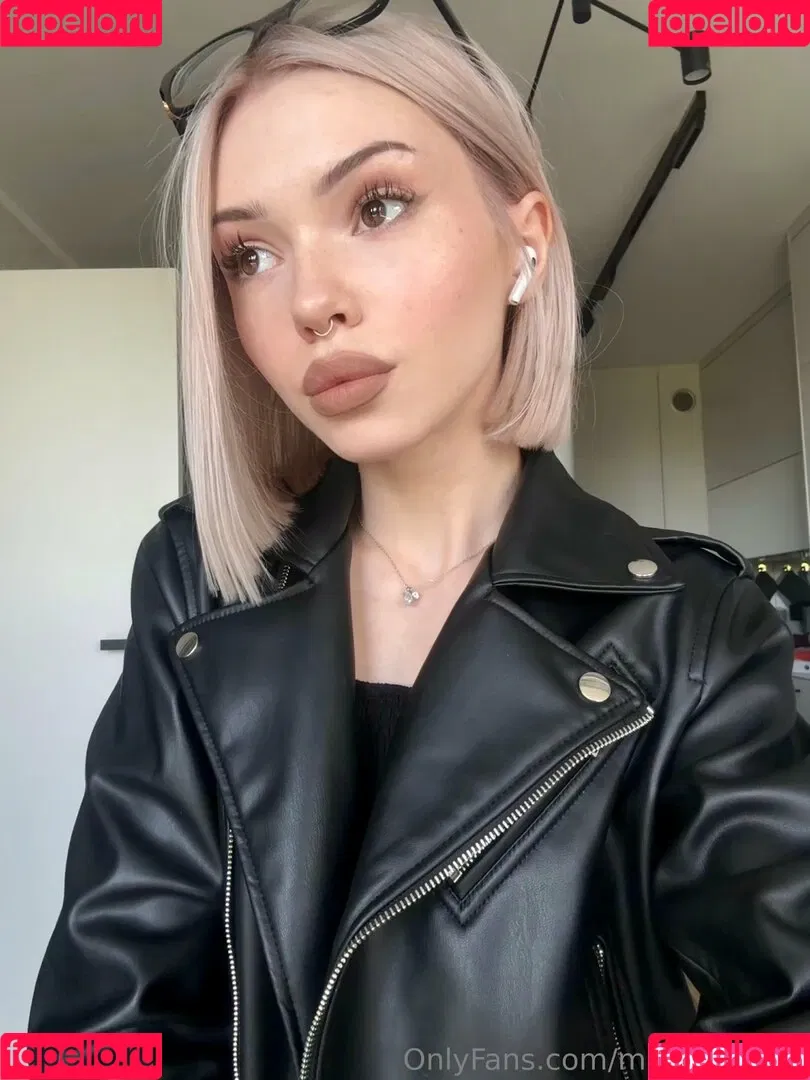 Mia_bluebird / clarathestudent / miabluebird Onlyfans Photo Gallery 