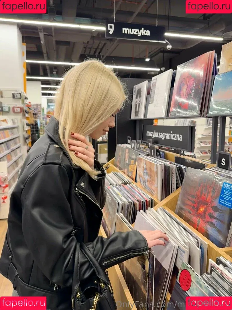 Mia_bluebird / clarathestudent / miabluebird Onlyfans Photo Gallery 