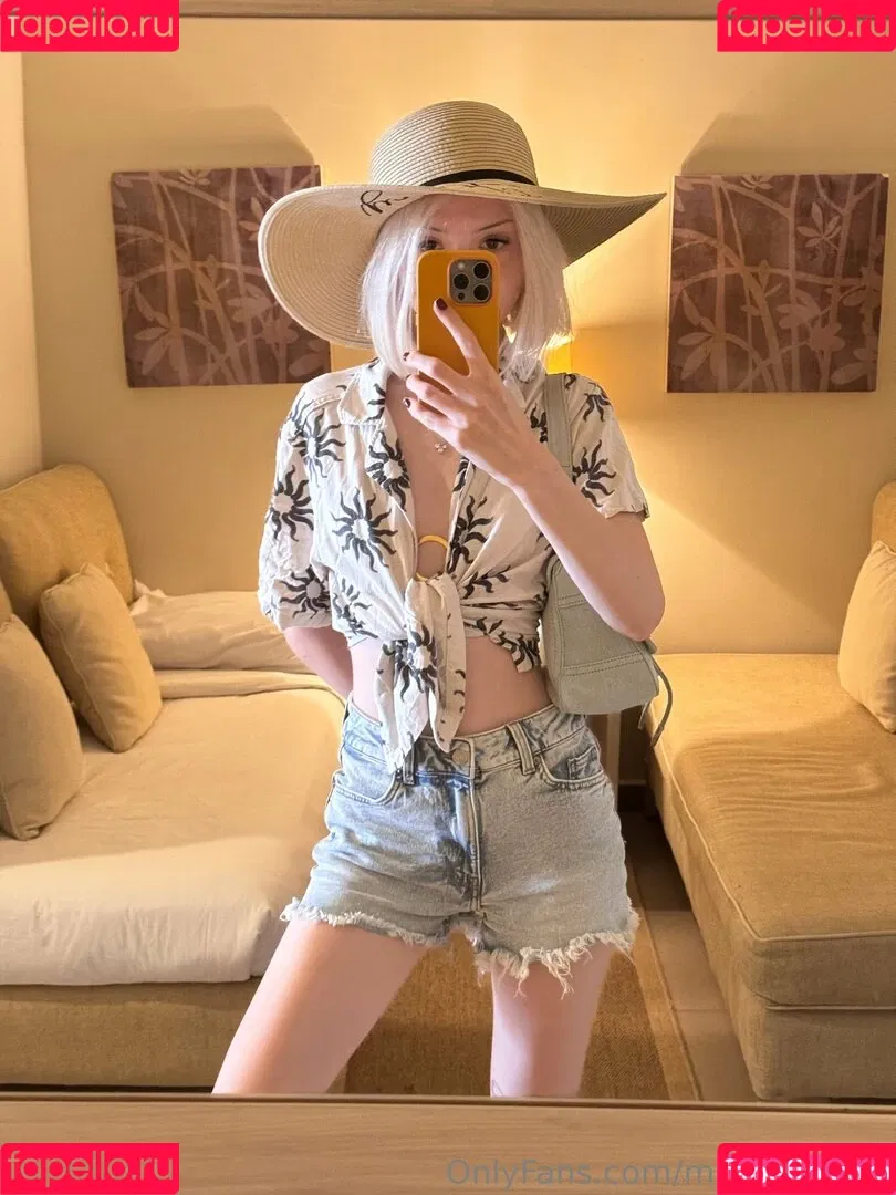 Mia_bluebird / clarathestudent / miabluebird Onlyfans Photo Gallery 