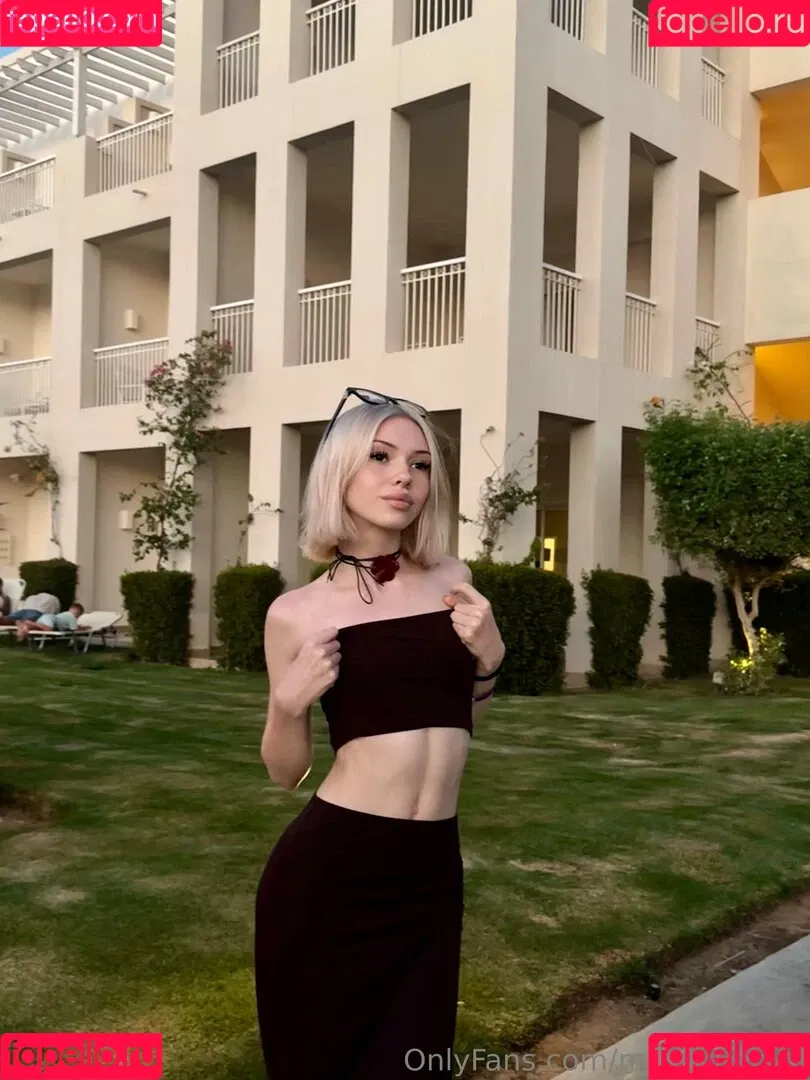 Mia_bluebird / clarathestudent / miabluebird Onlyfans Photo Gallery 