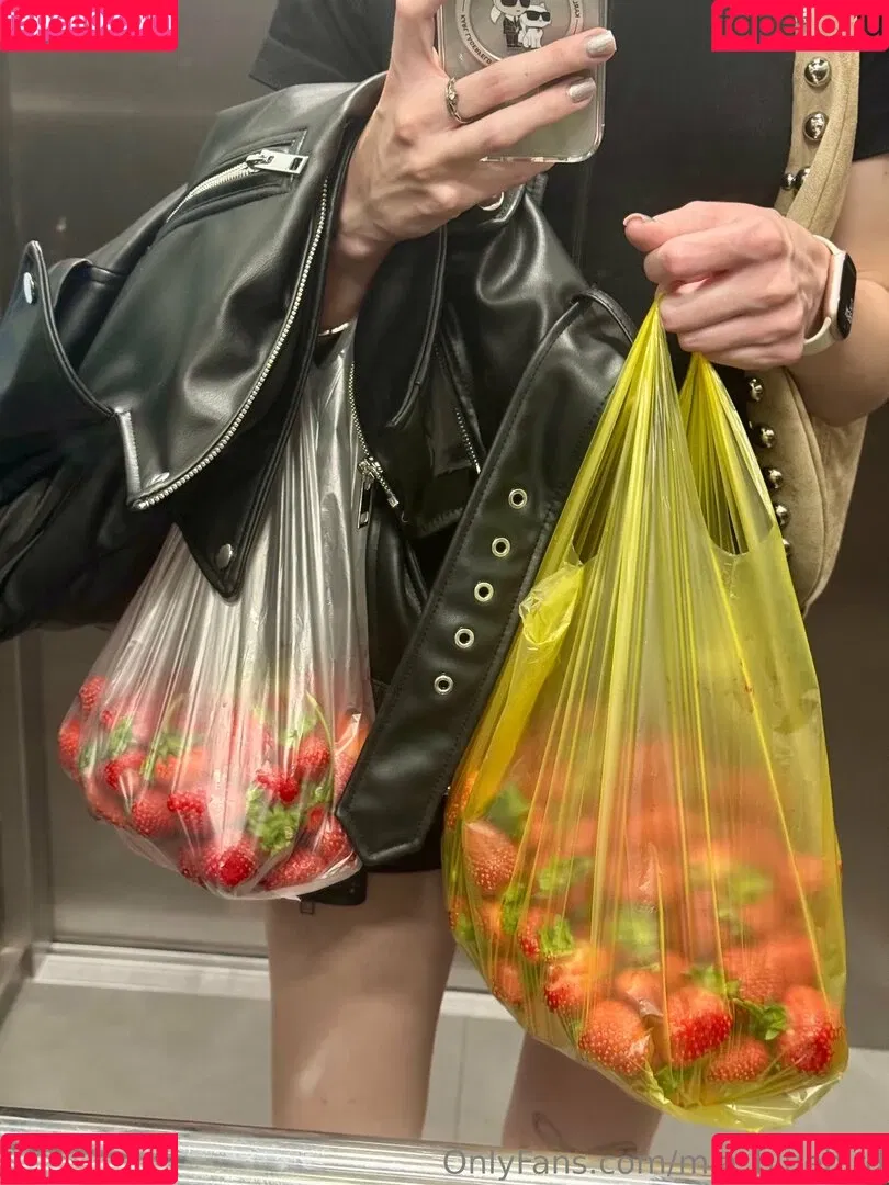 Mia_bluebird / clarathestudent / miabluebird Onlyfans Photo Gallery 