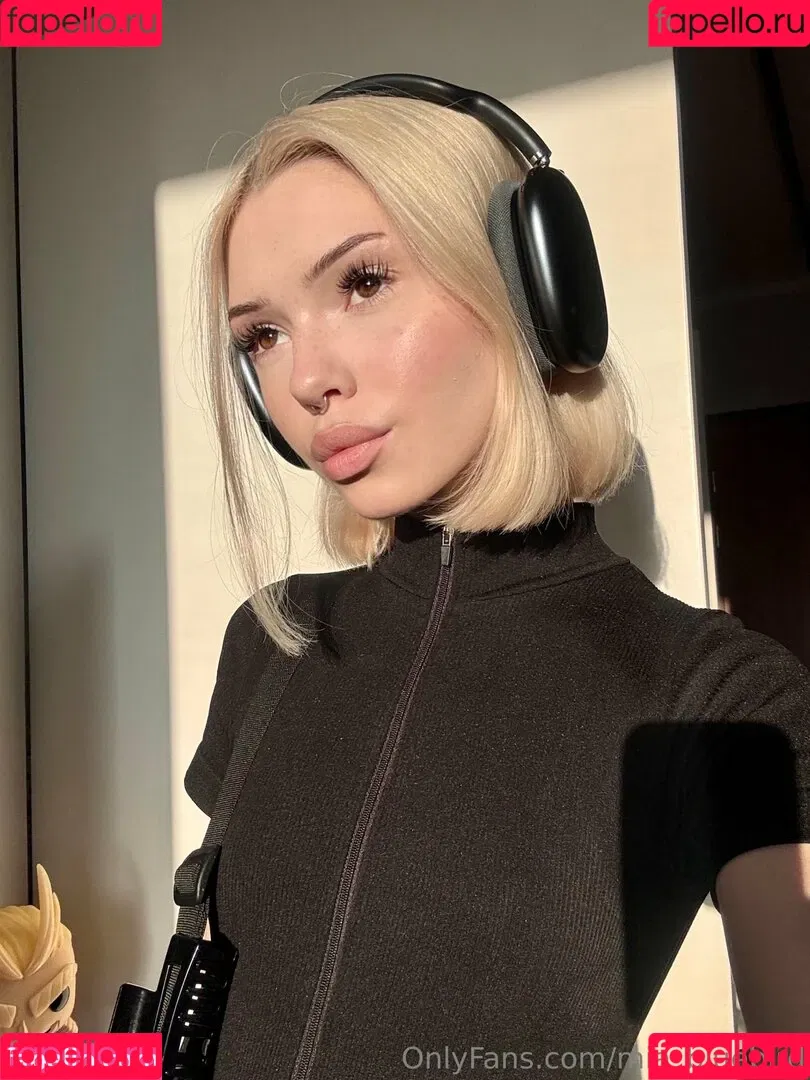 Mia_bluebird / clarathestudent / miabluebird Onlyfans Photo Gallery 