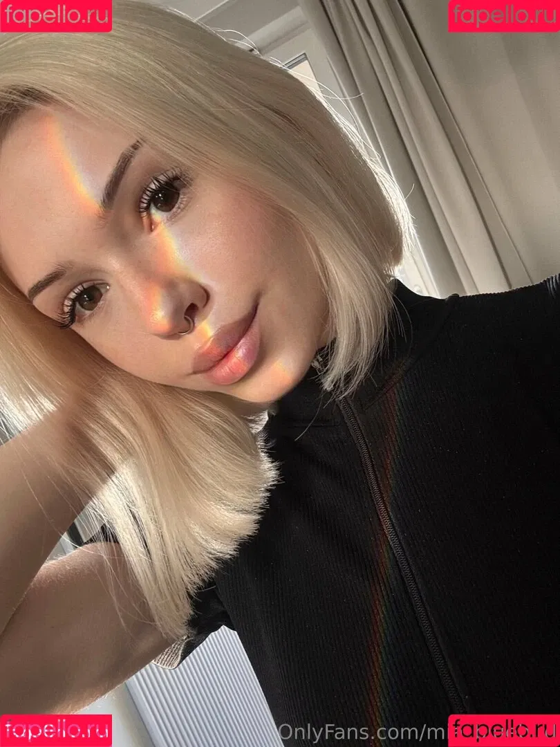 Mia_bluebird / clarathestudent / miabluebird Onlyfans Photo Gallery 