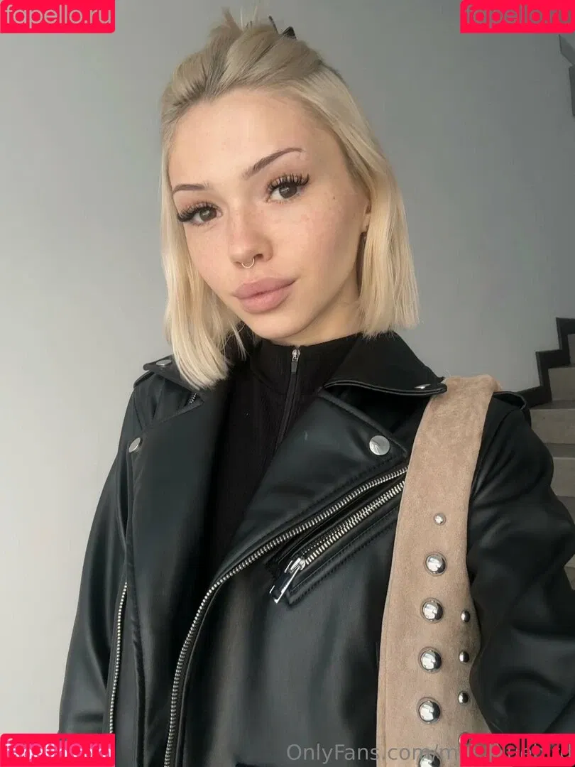 Mia_bluebird / clarathestudent / miabluebird Onlyfans Photo Gallery 