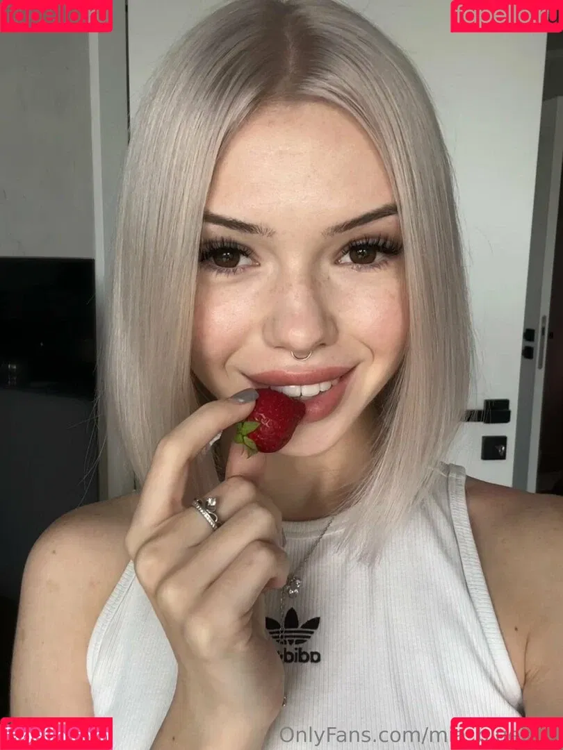 Mia_bluebird / clarathestudent / miabluebird Onlyfans Photo Gallery 