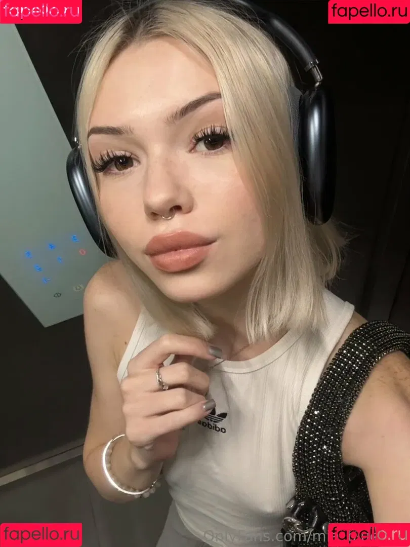 Mia_bluebird / clarathestudent / miabluebird Onlyfans Photo Gallery 