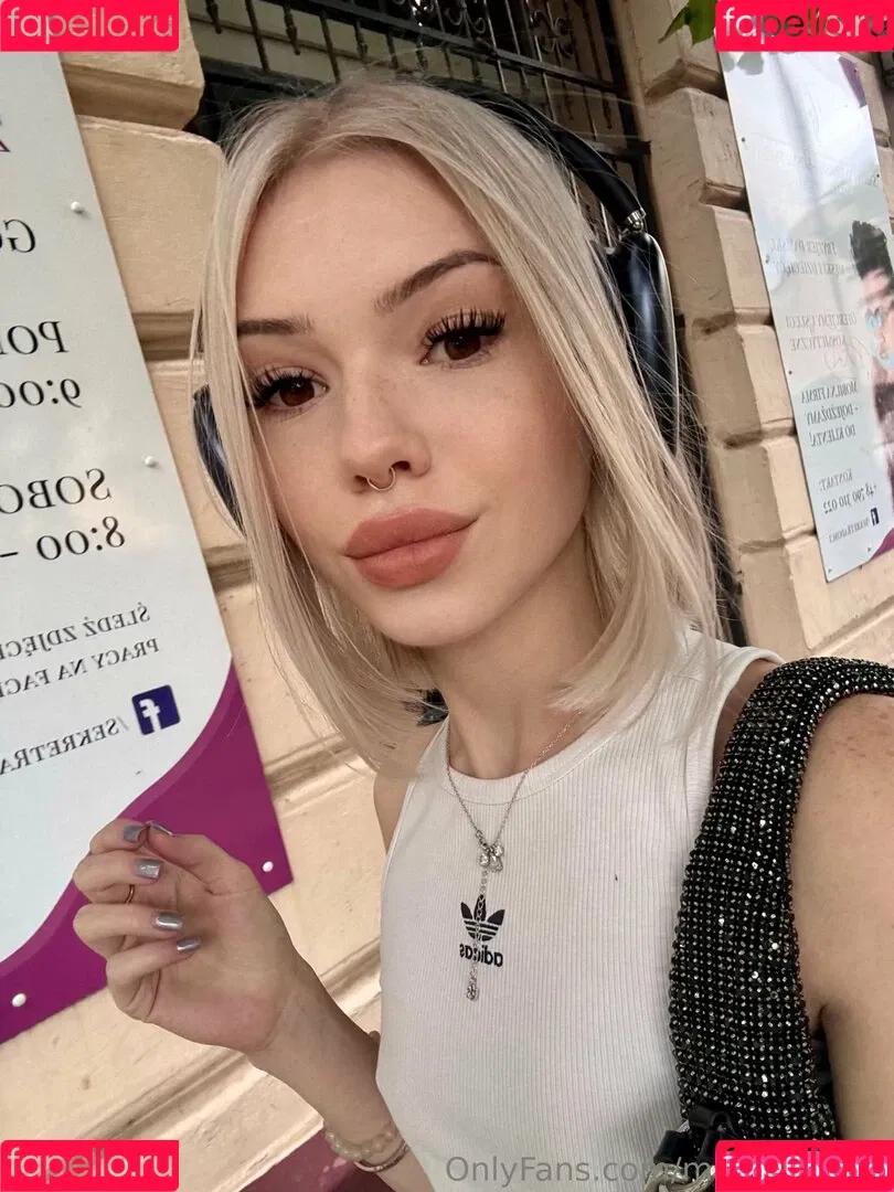 Mia_bluebird / clarathestudent / miabluebird Onlyfans Photo Gallery 