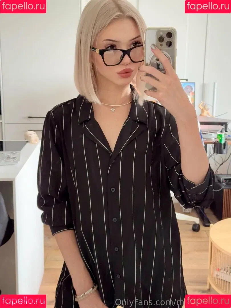 Mia_bluebird / clarathestudent / miabluebird Onlyfans Photo Gallery 