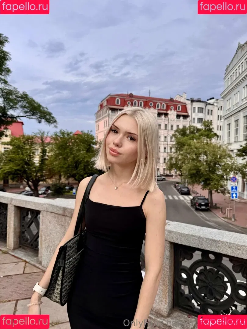 Mia_bluebird / clarathestudent / miabluebird Onlyfans Photo Gallery 