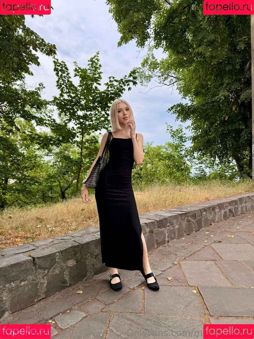 Mia_bluebird / clarathestudent / miabluebird Onlyfans Photo Gallery 