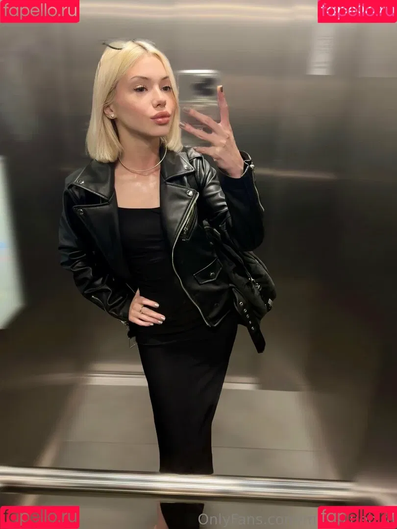 Mia_bluebird / clarathestudent / miabluebird Onlyfans Photo Gallery 