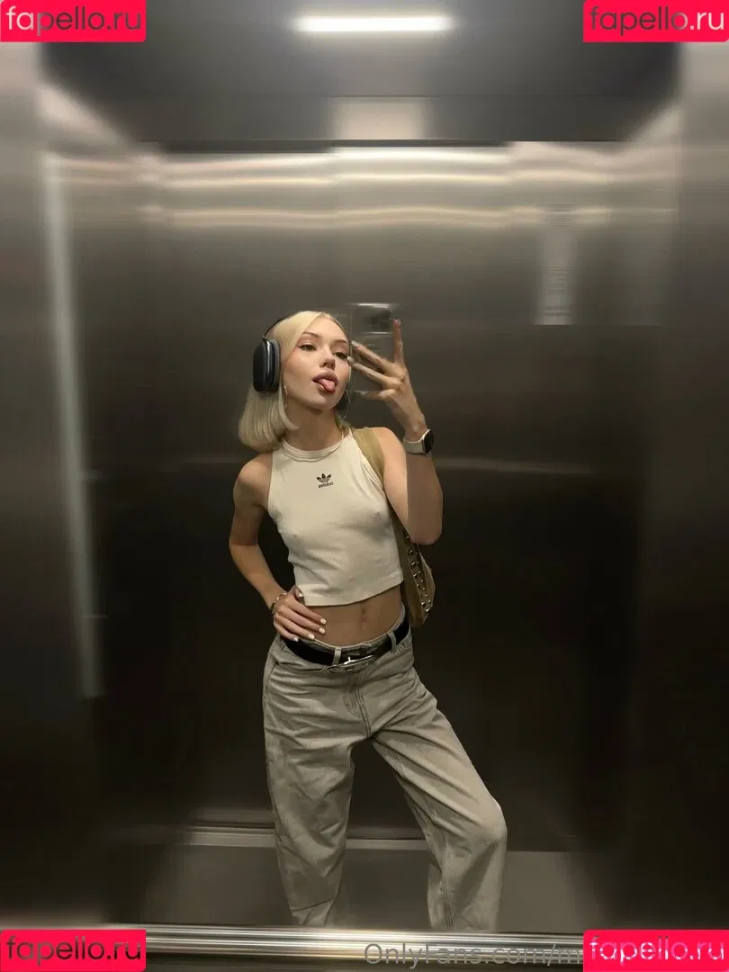 Mia_bluebird / clarathestudent / miabluebird Onlyfans Photo Gallery 