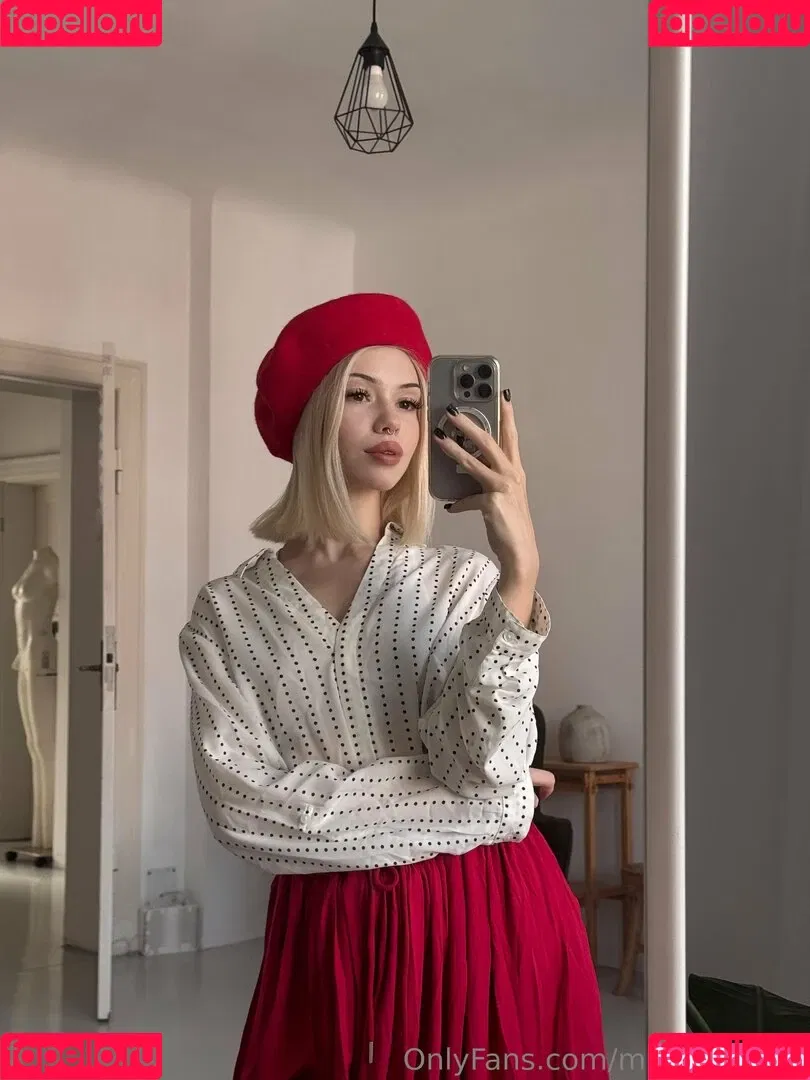 Mia_bluebird / clarathestudent / miabluebird Onlyfans Photo Gallery 