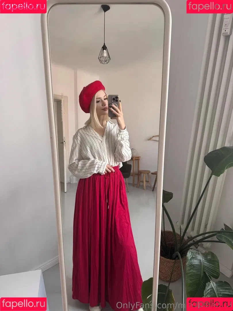 Mia_bluebird / clarathestudent / miabluebird Onlyfans Photo Gallery 