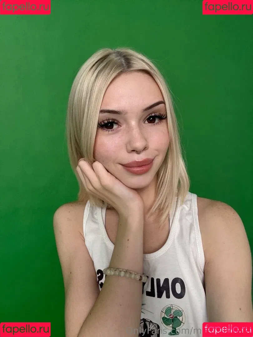 Mia_bluebird / clarathestudent / miabluebird Onlyfans Photo Gallery 