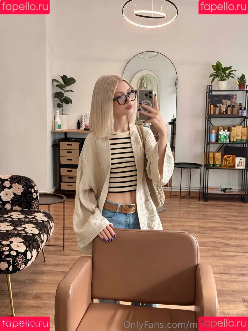 Mia_bluebird / clarathestudent / miabluebird Onlyfans Photo Gallery 