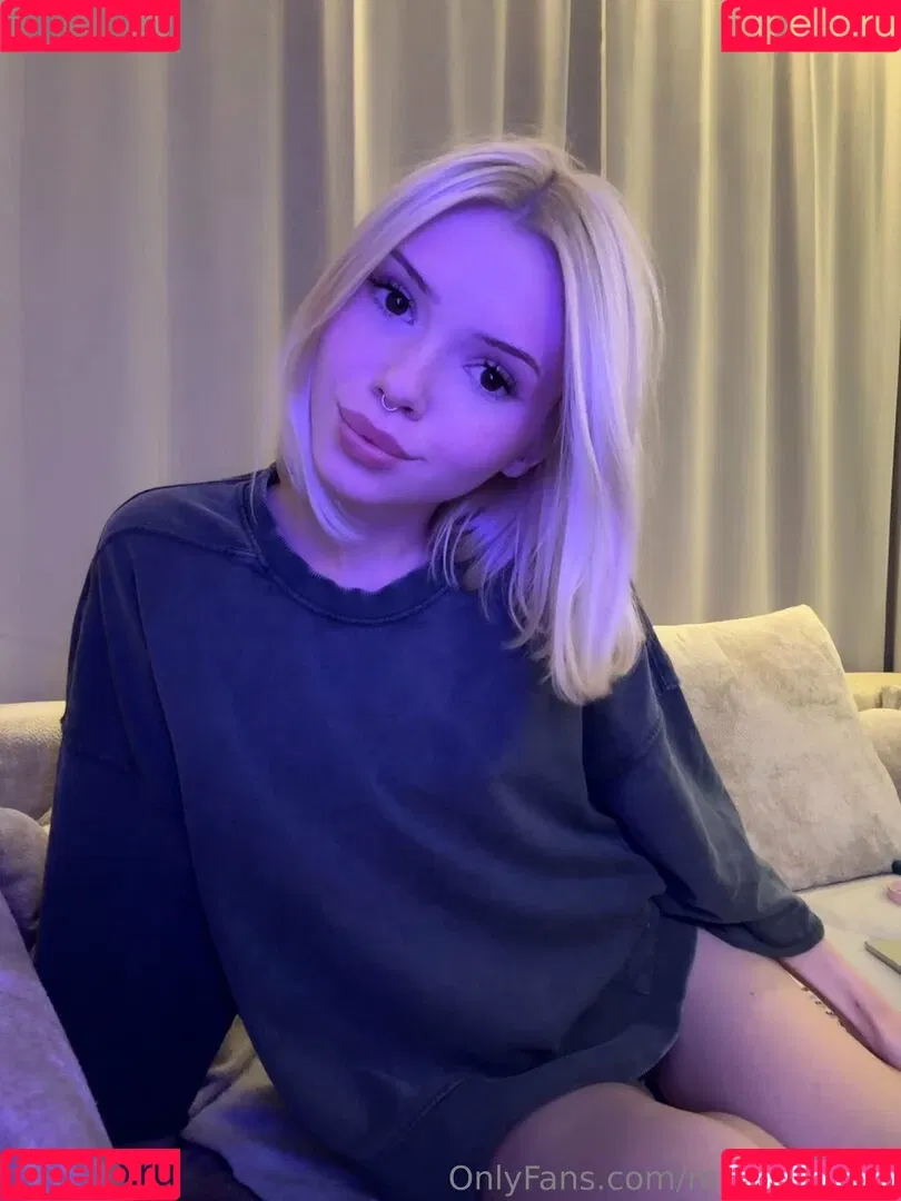 Mia_bluebird / clarathestudent / miabluebird Onlyfans Photo Gallery 