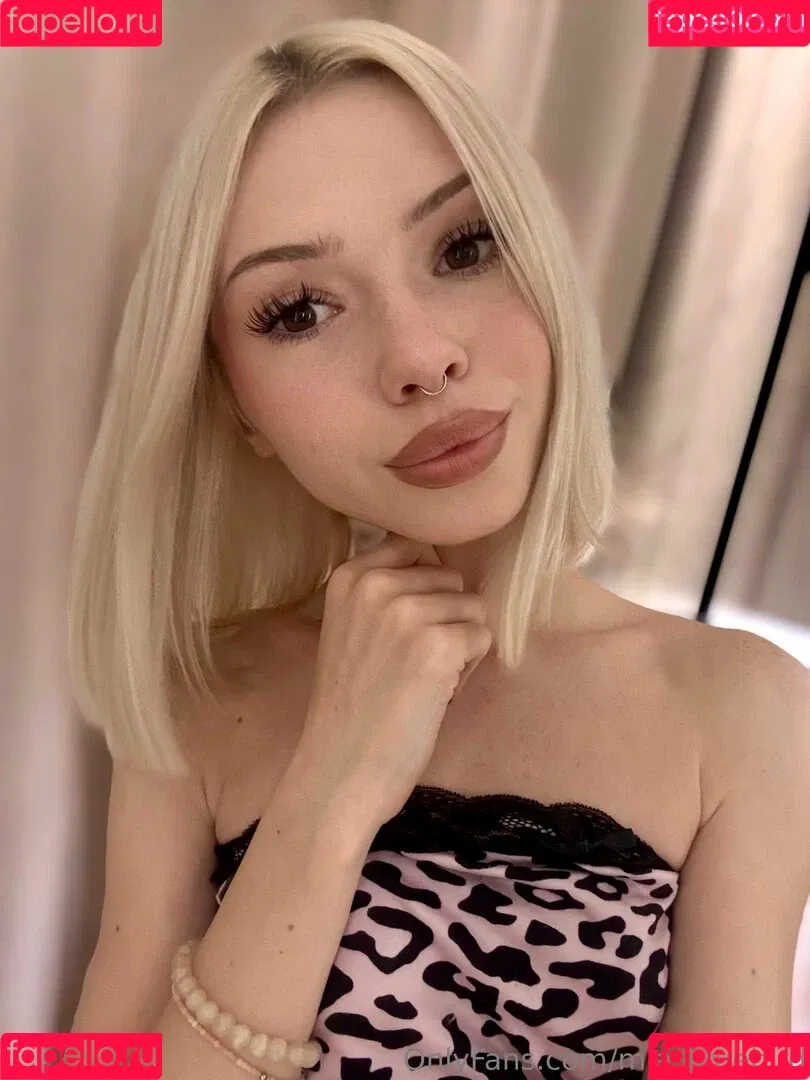 Mia_bluebird / clarathestudent / miabluebird Onlyfans Photo Gallery 