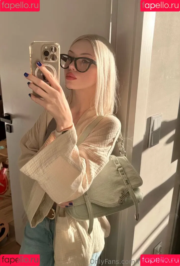 Mia_bluebird / clarathestudent / miabluebird Onlyfans Photo Gallery 