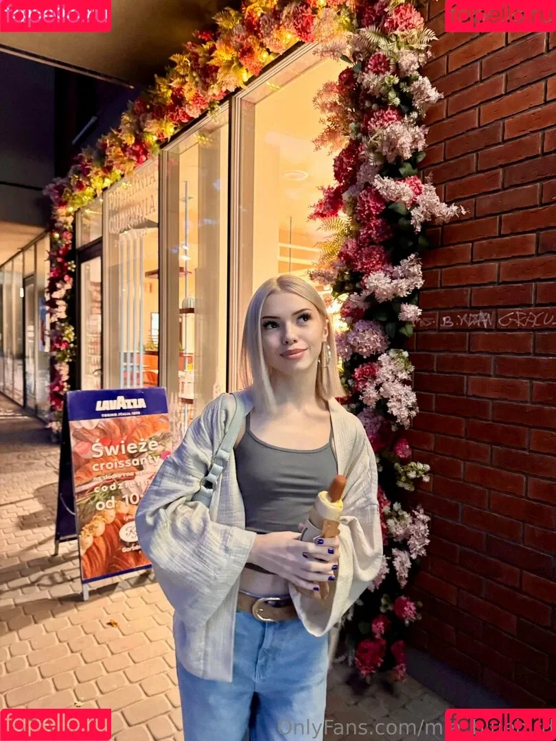 Mia_bluebird / clarathestudent / miabluebird Onlyfans Photo Gallery 